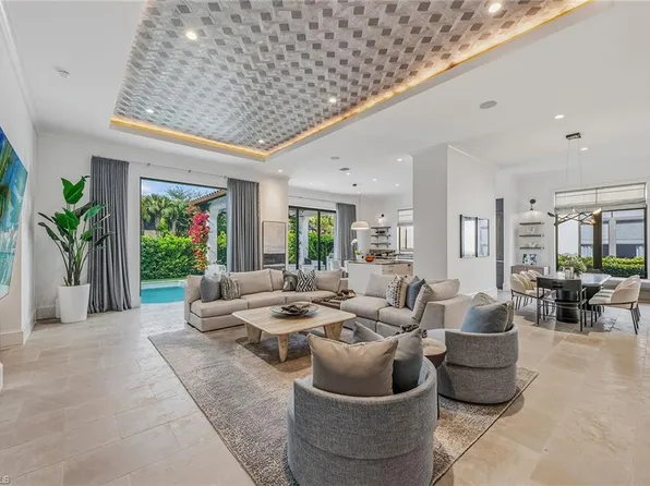 2243 Residence CIR, NAPLES, FL 34105