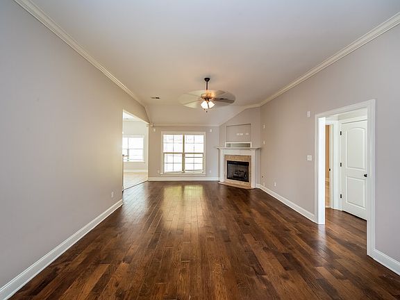 5th image of 1406 Lake Front Dr E