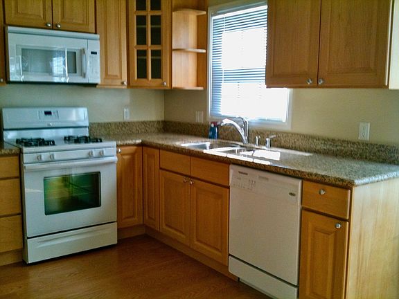 3rd image of 714 E Chevy Chase Dr APT 3