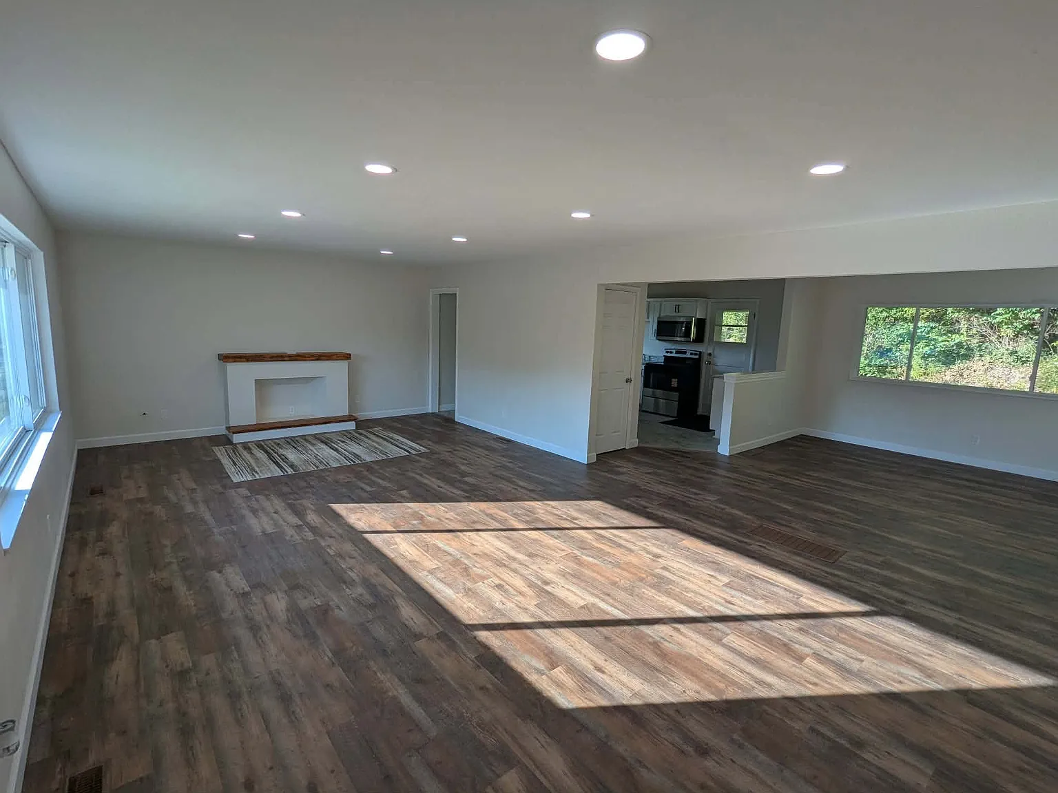 4 bed, 1.5 bath, 1808 sqft, $1,950 — Photo 2