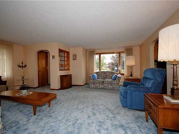 4th image of 109 Raymond Ave