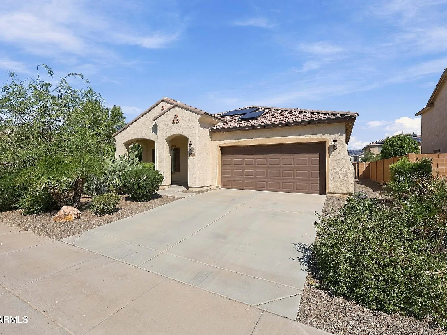 4 bed, 2.0 bath, 2131 sqft, $1,995 — Photo 2