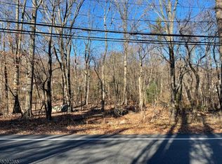 628-630 Lake Shore Dr W, Hewitt, NJ 07421