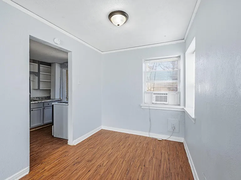 305 W Morton St — Photo 13