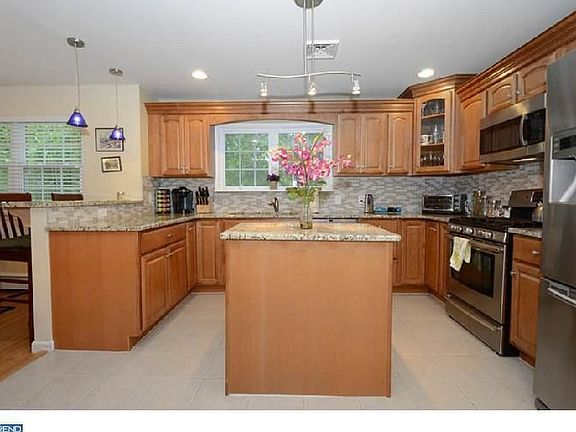 3rd image of 2205 Hillside Dr