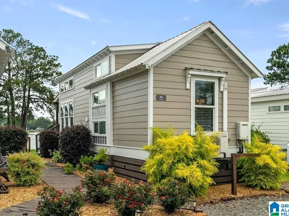 41 Lane St, Talladega, AL 35160