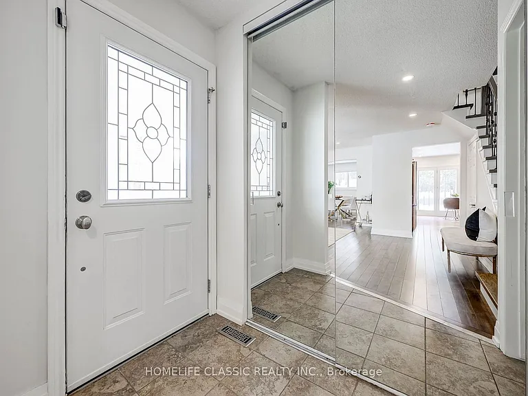 56 Gray Cres #MAIN 2ND FLOOR — Photo 3
