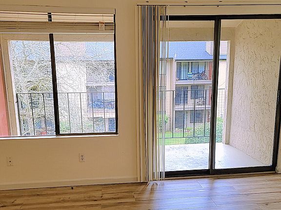 4th image of 16245 NE 12th Ct APT G90