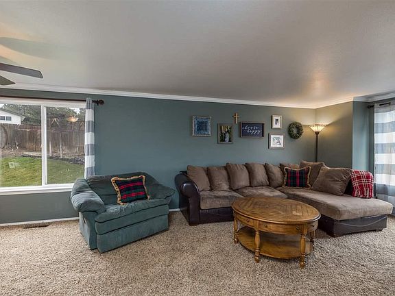 3rd image of 730 Redwood Ln