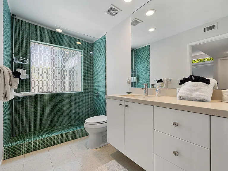 622 N Monterey Rd — Photo 45