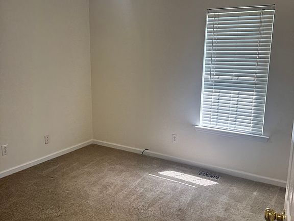 5th image of 2422 Floyd Ave