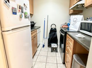 390 Riverway APT 19, Boston, MA 02115