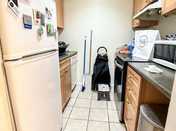 390 Riverway, Boston, MA