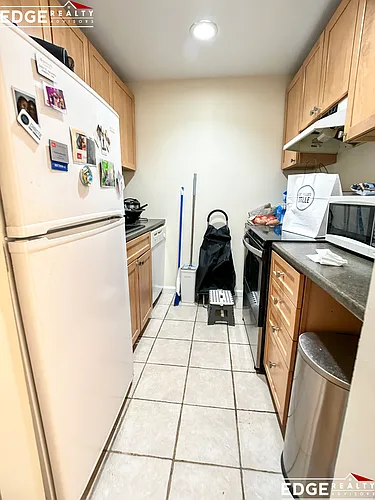 390 Riverway #19 Photo 1