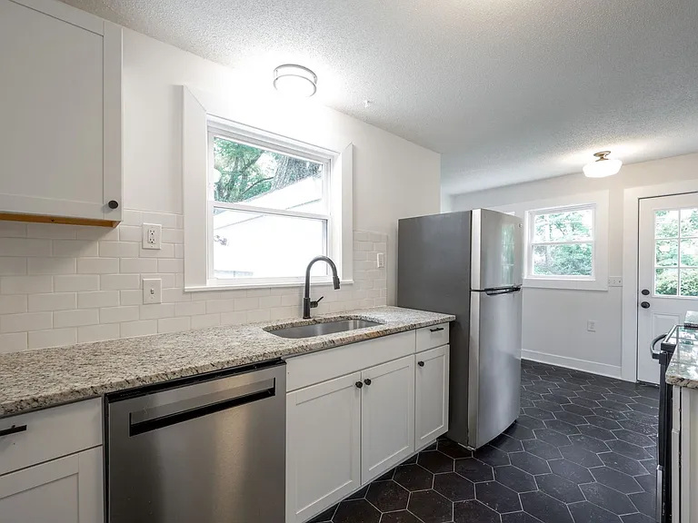 165 Hunt Ave — Photo 3