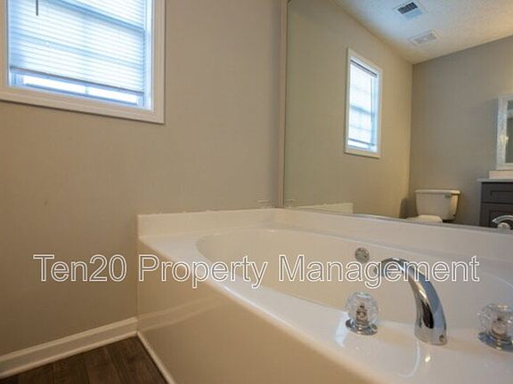 3rd image of 5711 Boby Dr