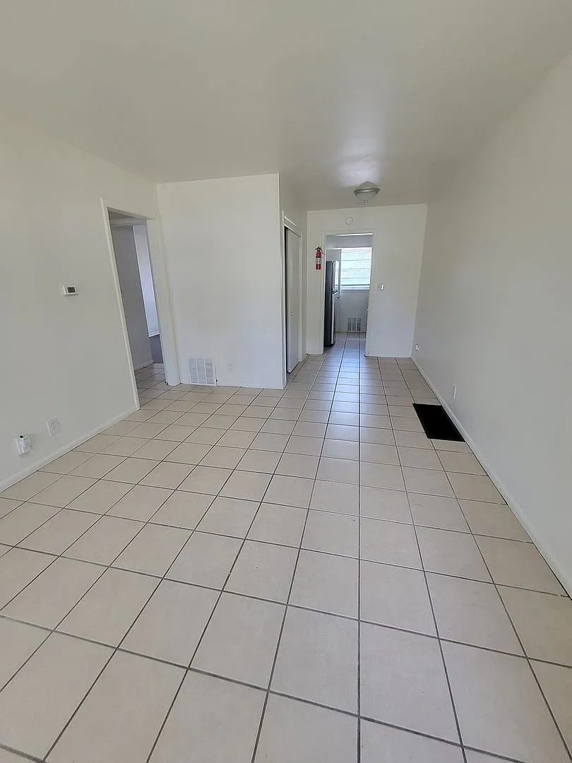 2BR/1BA Updated Home Vouchers Welcome! — Photo 2