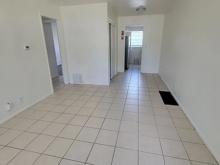 4503 E Linwood Blvd — Photo 2
