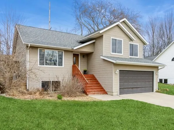 2137 Chad Dr, Coralville, IA 52241