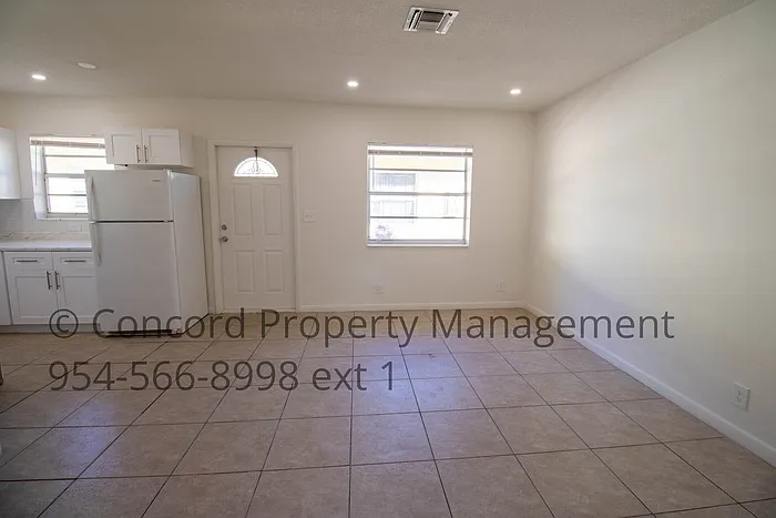 835 SW 4th St #3 — Photo 4