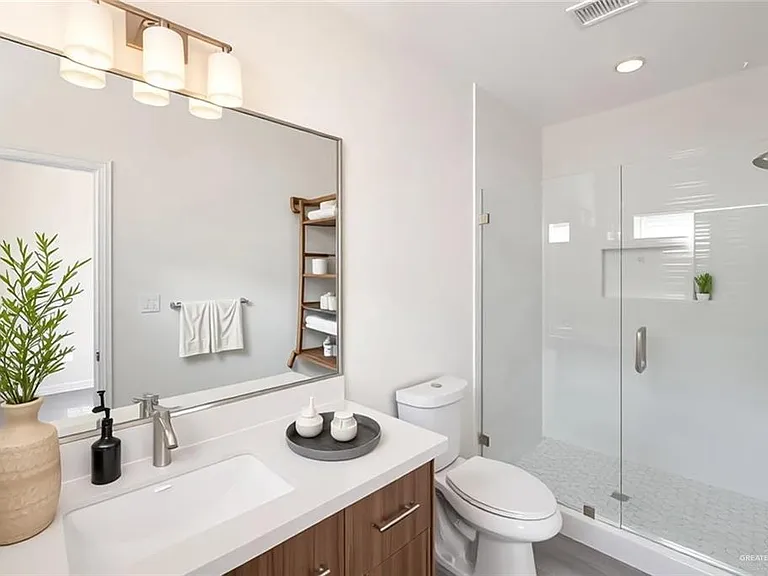 604 N Onyx Ave #4 — Photo 7