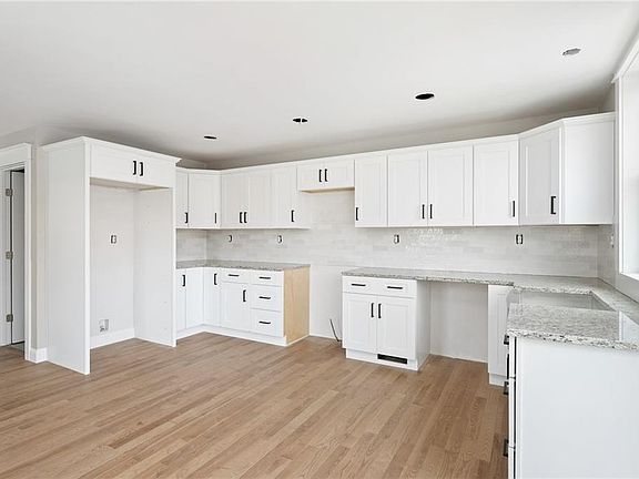 5th image of 95 Farnum Pike Unit 5
