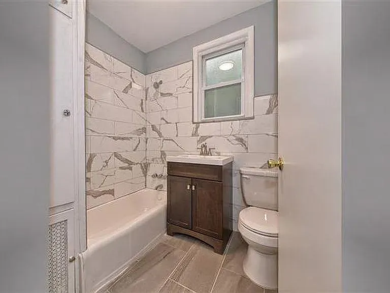 27 W 41st St #1 — Photo 4
