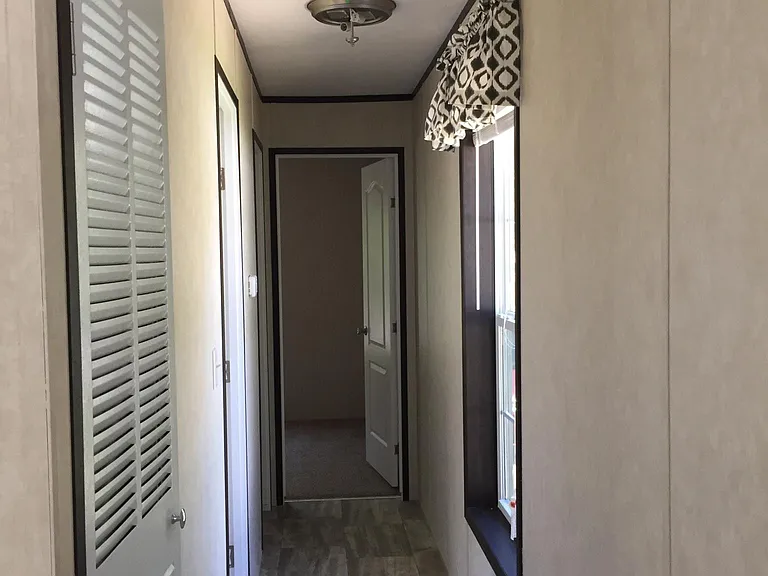 Hillcrest Crossing — Photo 29