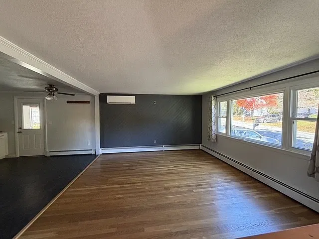3 bed, 1393 sqft, $3,400 — Photo 4