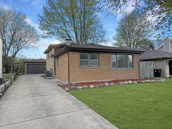 S550 Robbins St, Winfield, IL 60190