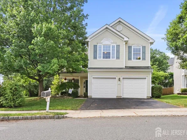 1 Inverness Dr, Manalapan, NJ 07726