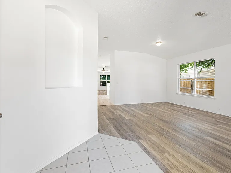 1004 Greenbend Dr — Photo 20