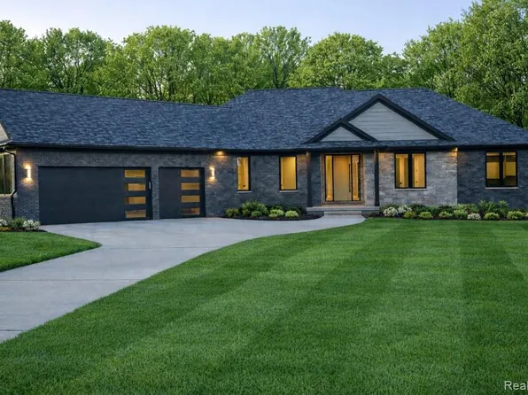 16609 Kings Fairway Ln, Grand Blanc, MI 48439