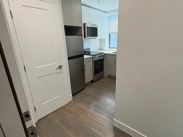447 Park Dr #11 — Photo 2