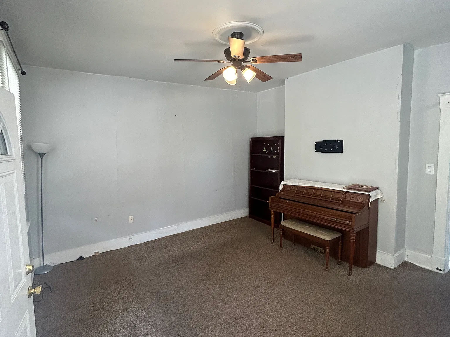 3 bed, 1.5 bath, 885 sqft, $1,250 — Photo 3
