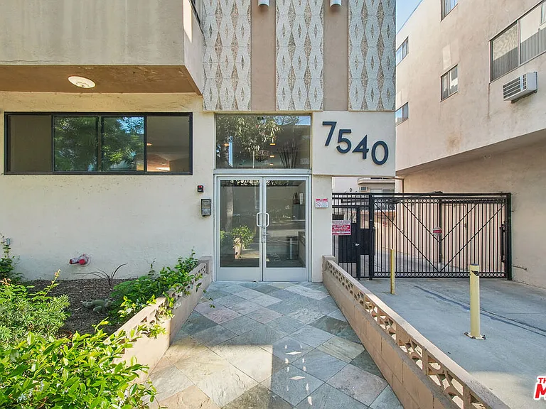 7540 Hampton Ave #202 — Photo 24