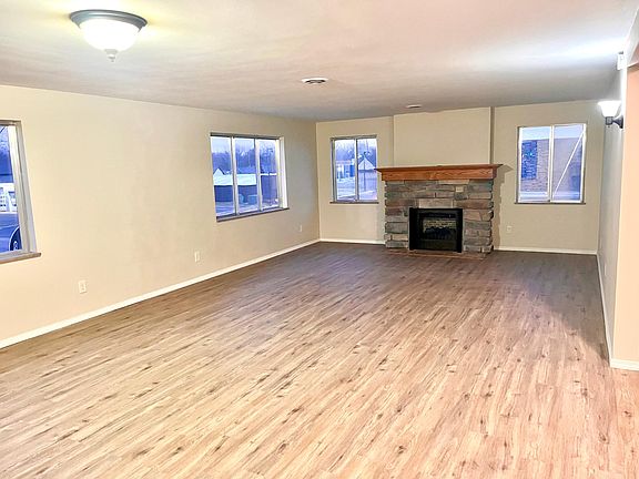 3rd image of 2712 Center Ave #2