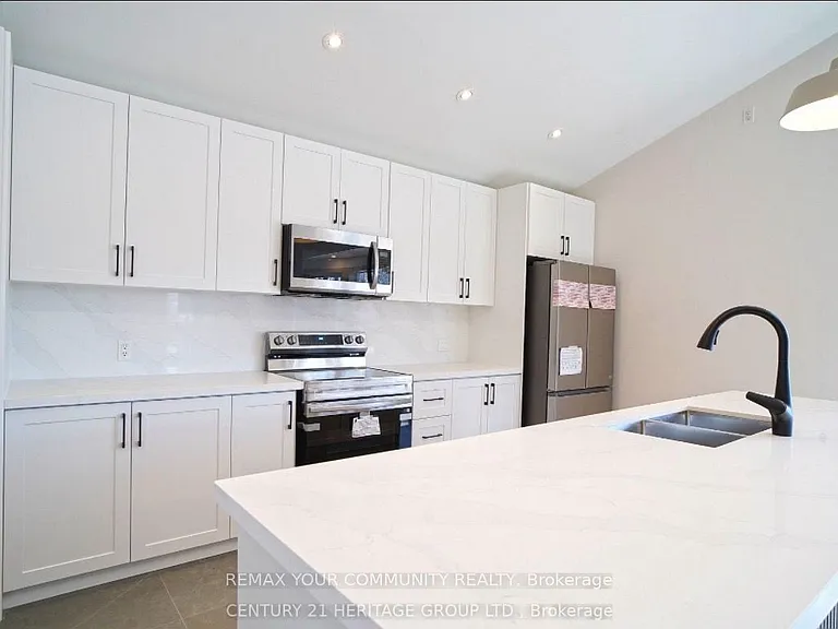 236 Simcoe Ave — Photo 19