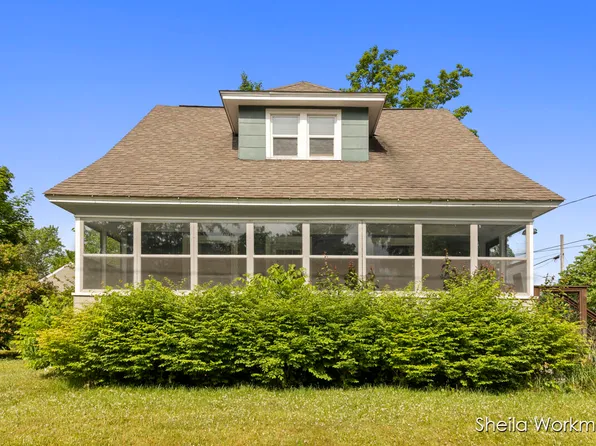 1020 S Montgomery St, Hastings, MI 49058