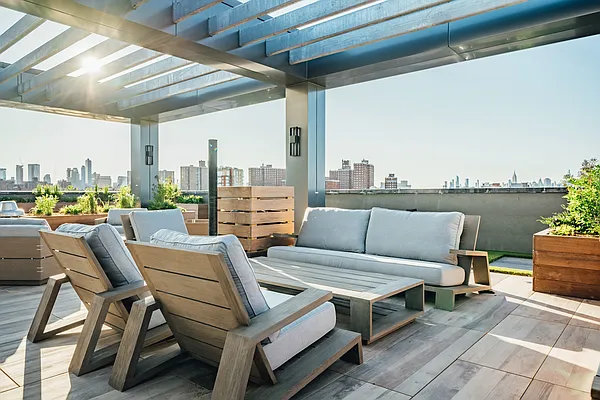 Rented by Nooklyn NYC LLC | media 102