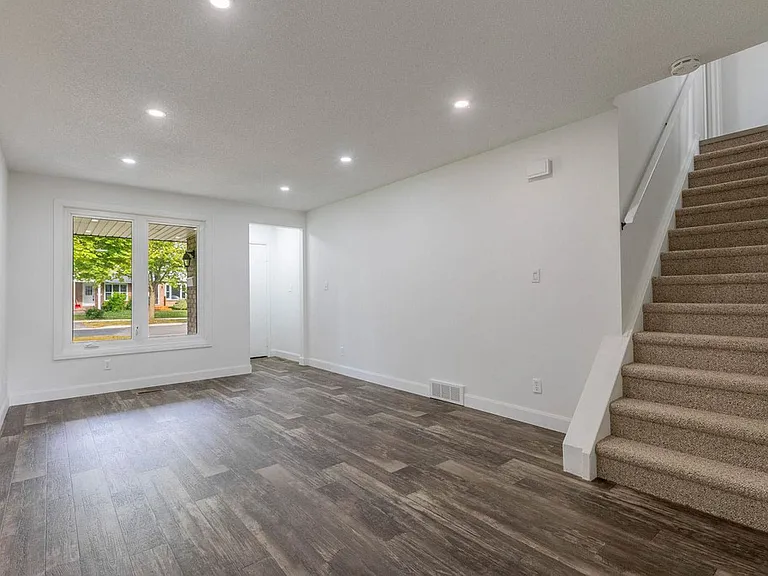 111 Northgate Dr — Photo 5