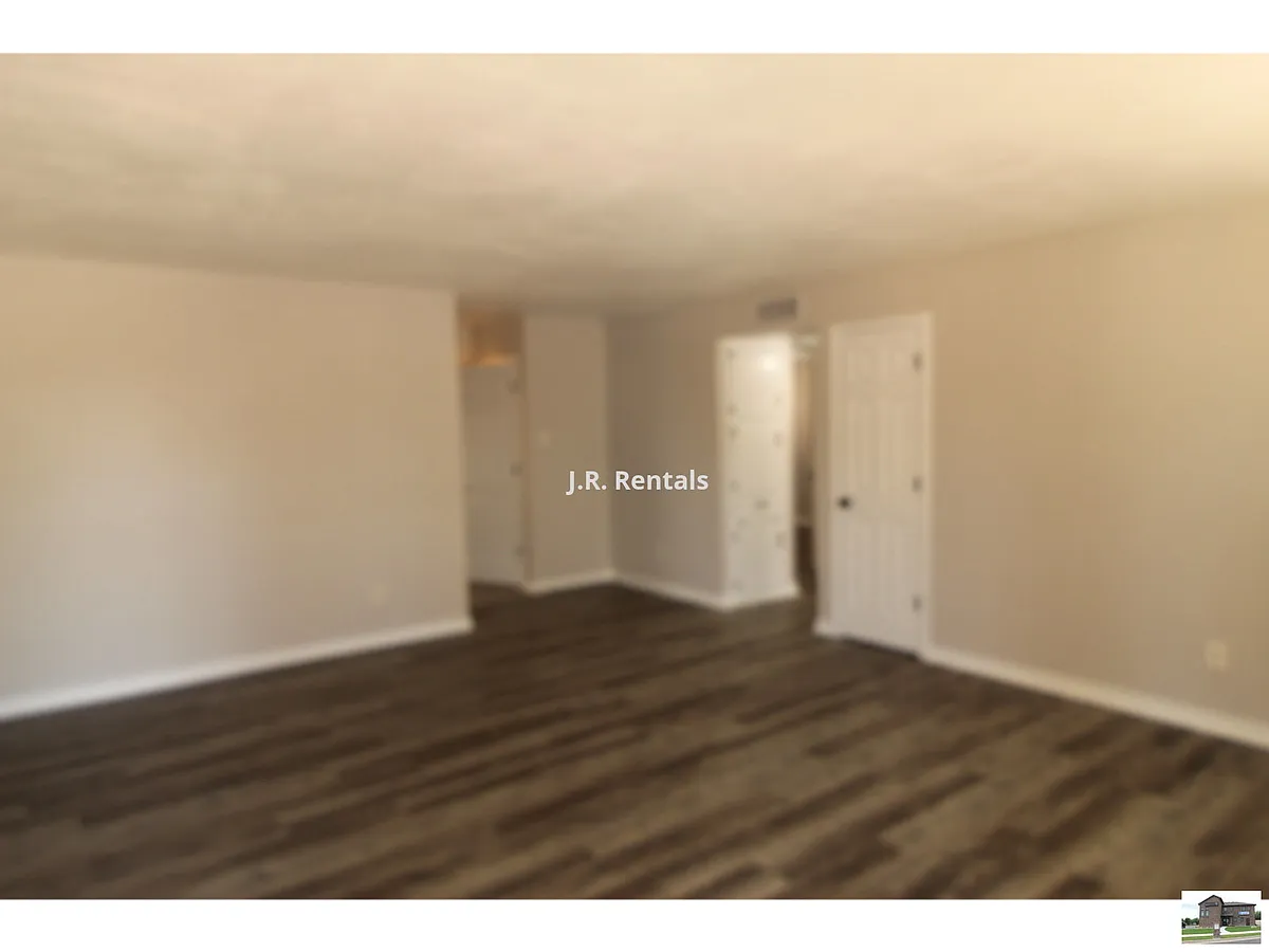Building Photo - 2102 Hunt Dr #B