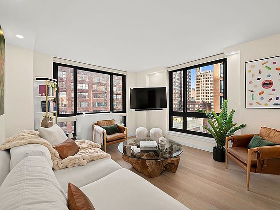 2nd image of 1 Irving Pl APT V12f
