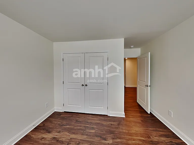 889 Carnaby Ln — Photo 23