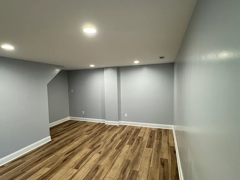 213 E 14th St — Photo 5