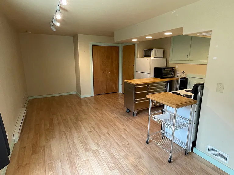 917 E 6th Ave #4 — Photo 2