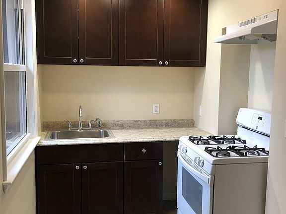 3rd image of 211 Bay 17th St #1