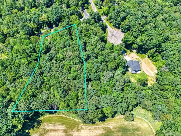 5663 Iosco Mountain Rd, Gregory, MI 48137