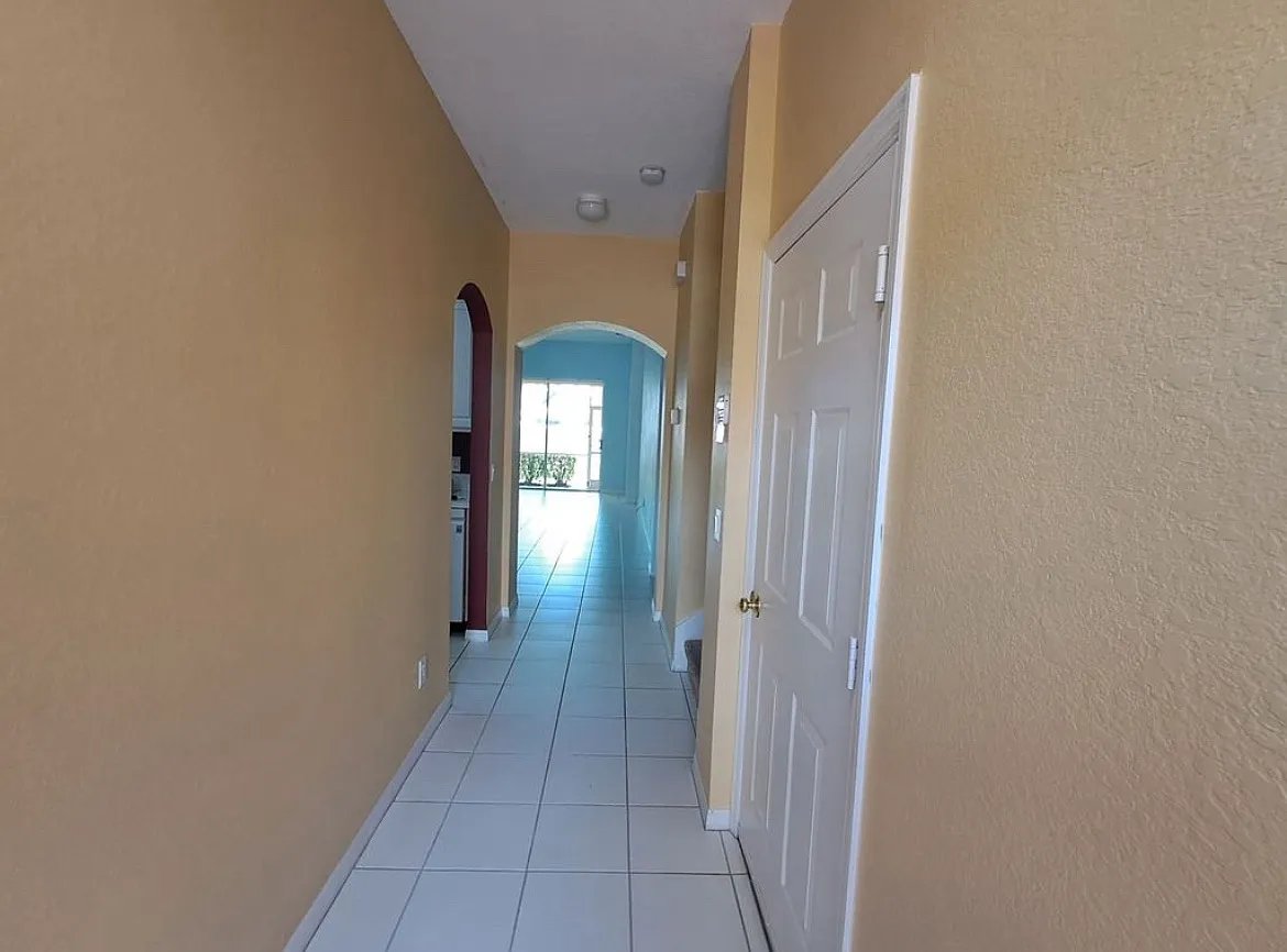 Building Photo - 7880 Lake Sawgrass Loop #5212