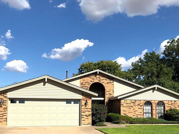 3rd image of 1009 Bennett Dr